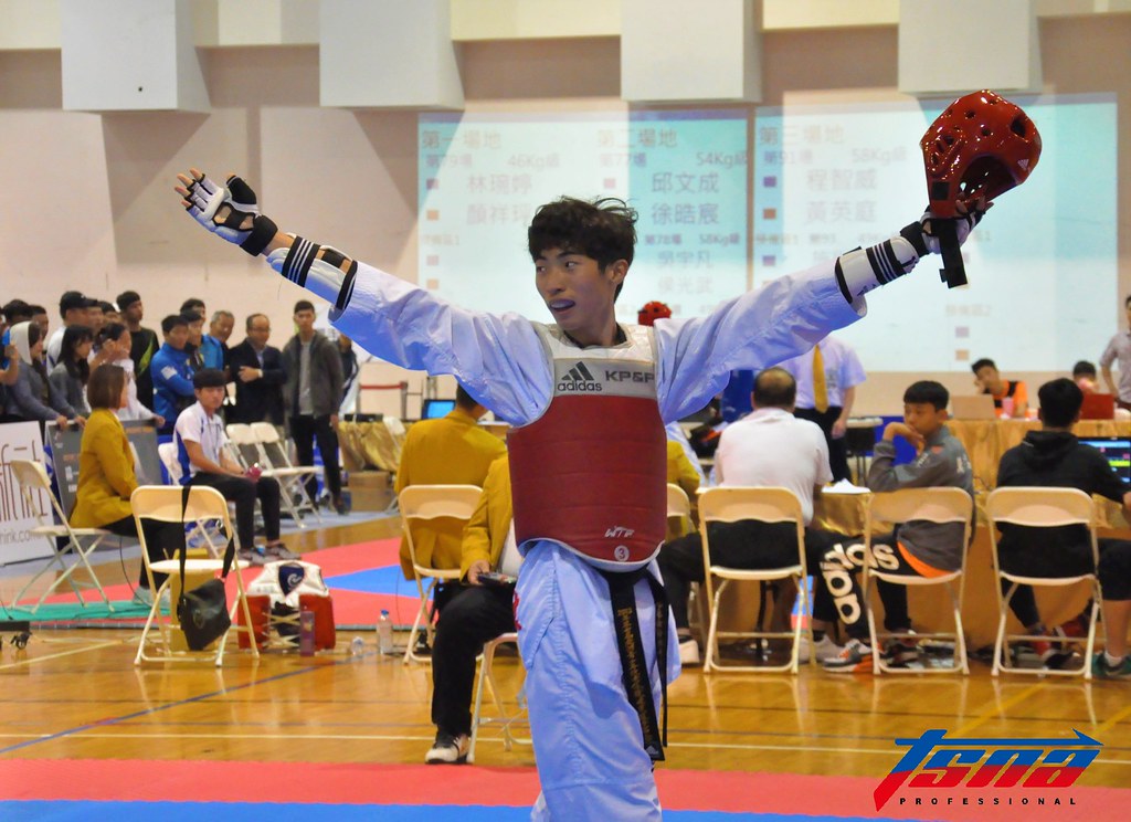 新鮮人出頭天　稱霸全大運跆拳道