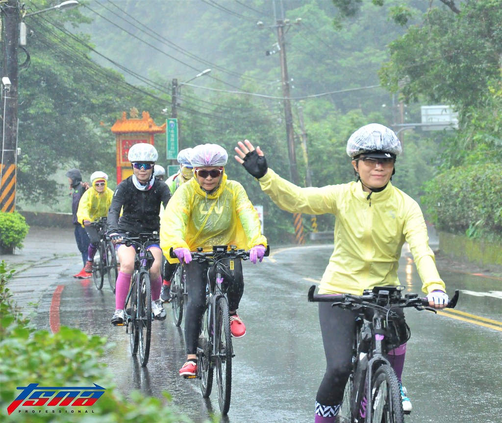 不畏惡劣天氣　夢想騎行環島之旅風雨中落幕