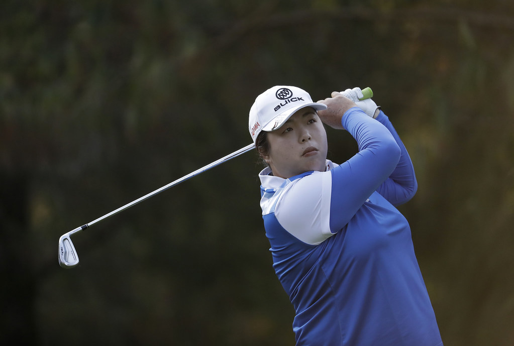 馮姍姍躍居領先　徐薇淩並列第19