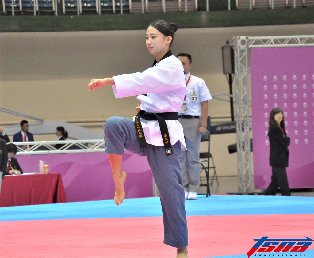 跆拳情侶聯手出擊　奪品勢混雙金牌