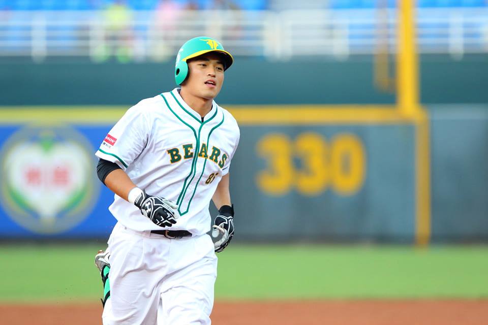 展翅遨翔三代鷹－朱育賢