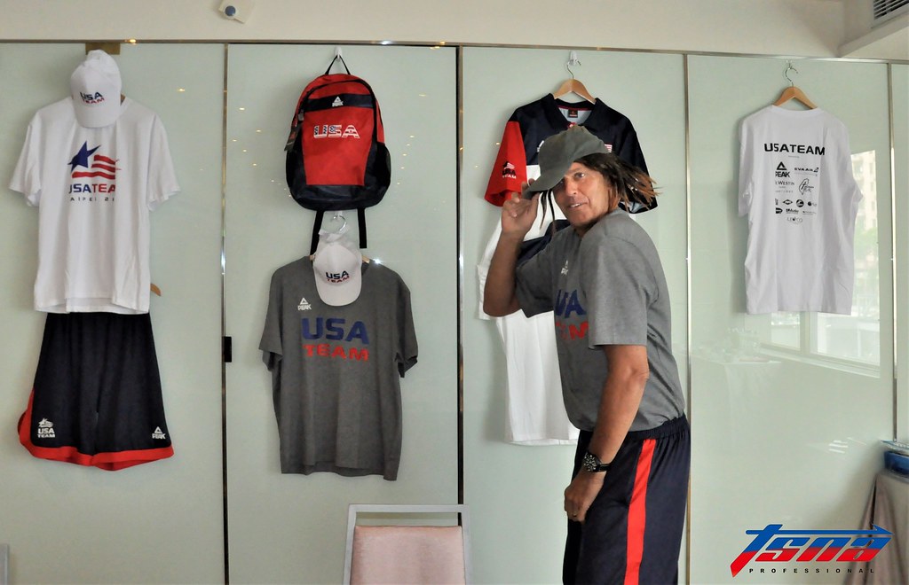 體育跨越語言　美國副團長化身愛心大使