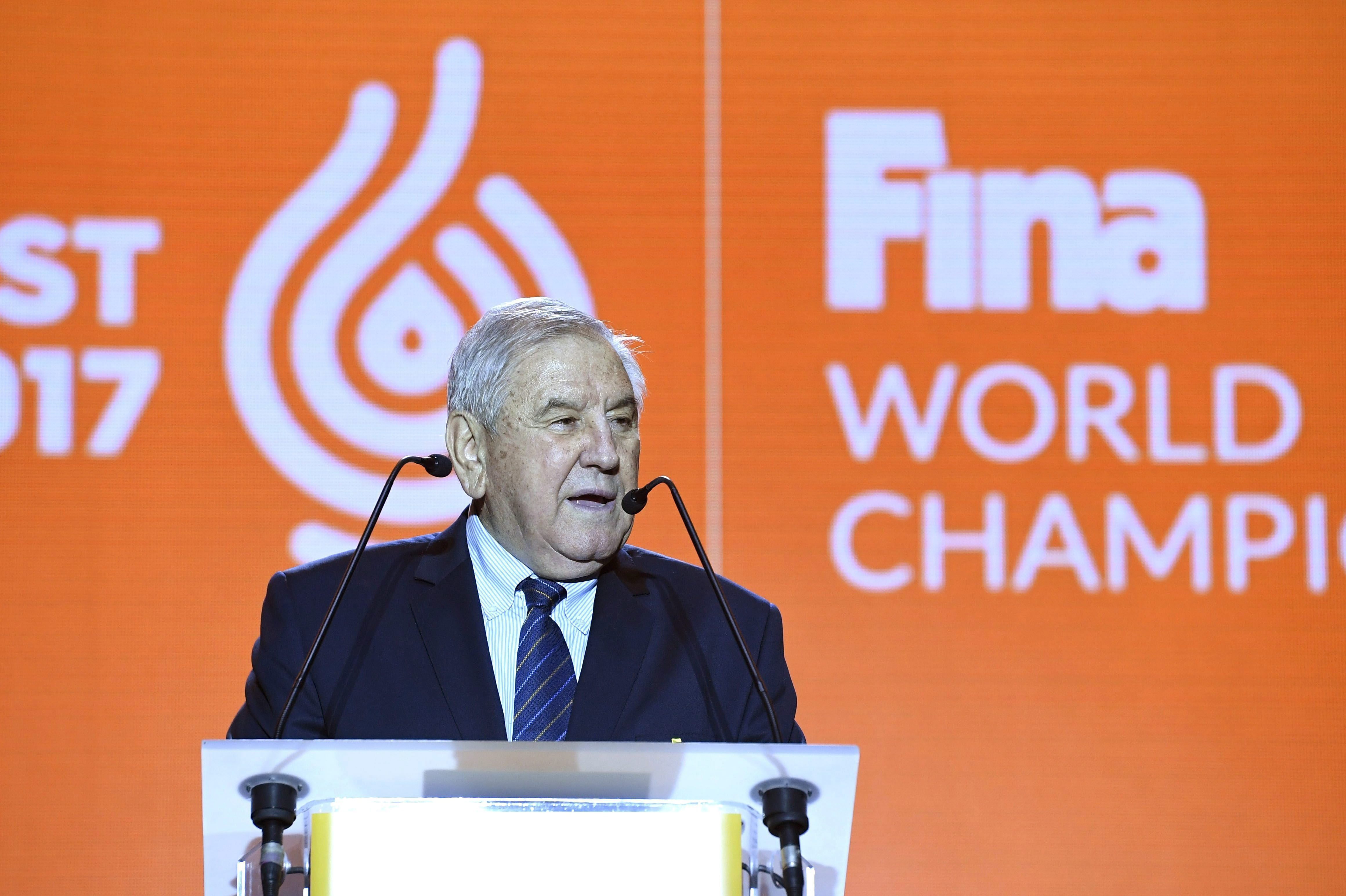 悼念恐攻受難者　游泳選手比賽中默哀