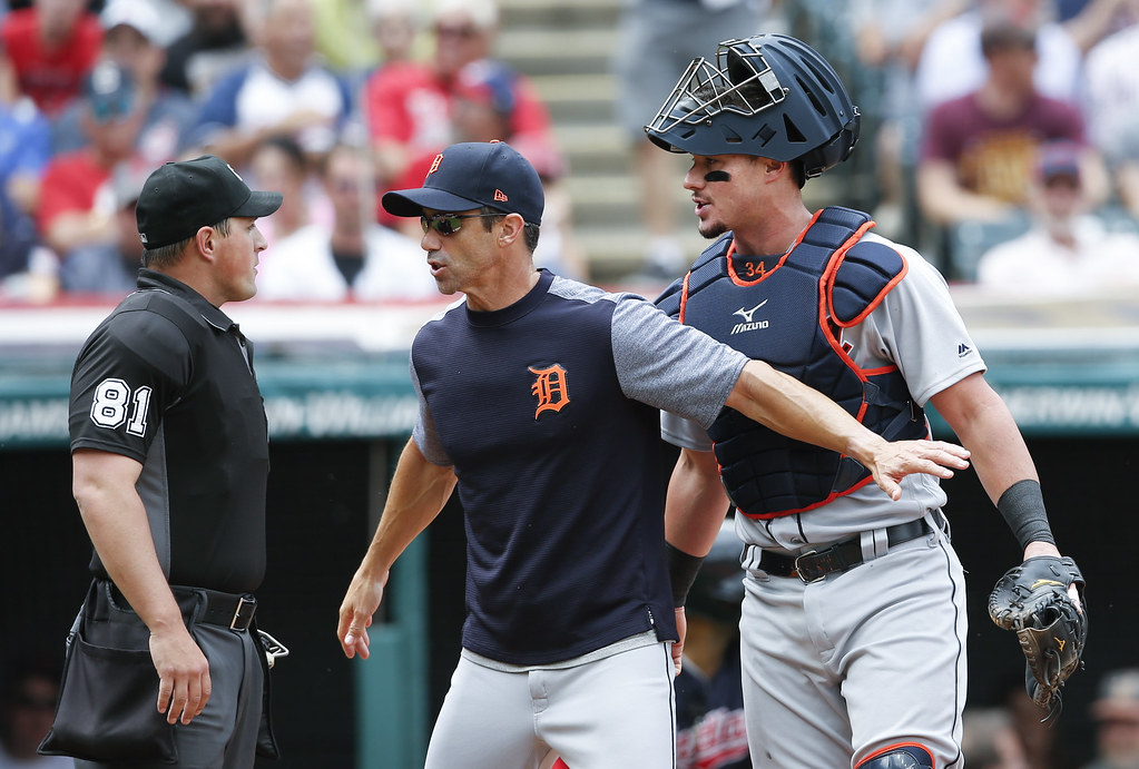 故意往主審身上砸？　Ausmus：指控太過分