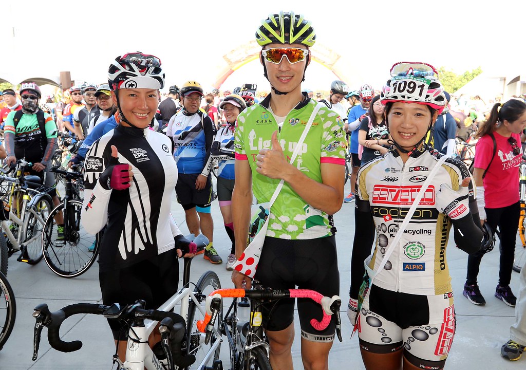 台灣燈塔極點慢旅　黃亭茵輕鬆騎