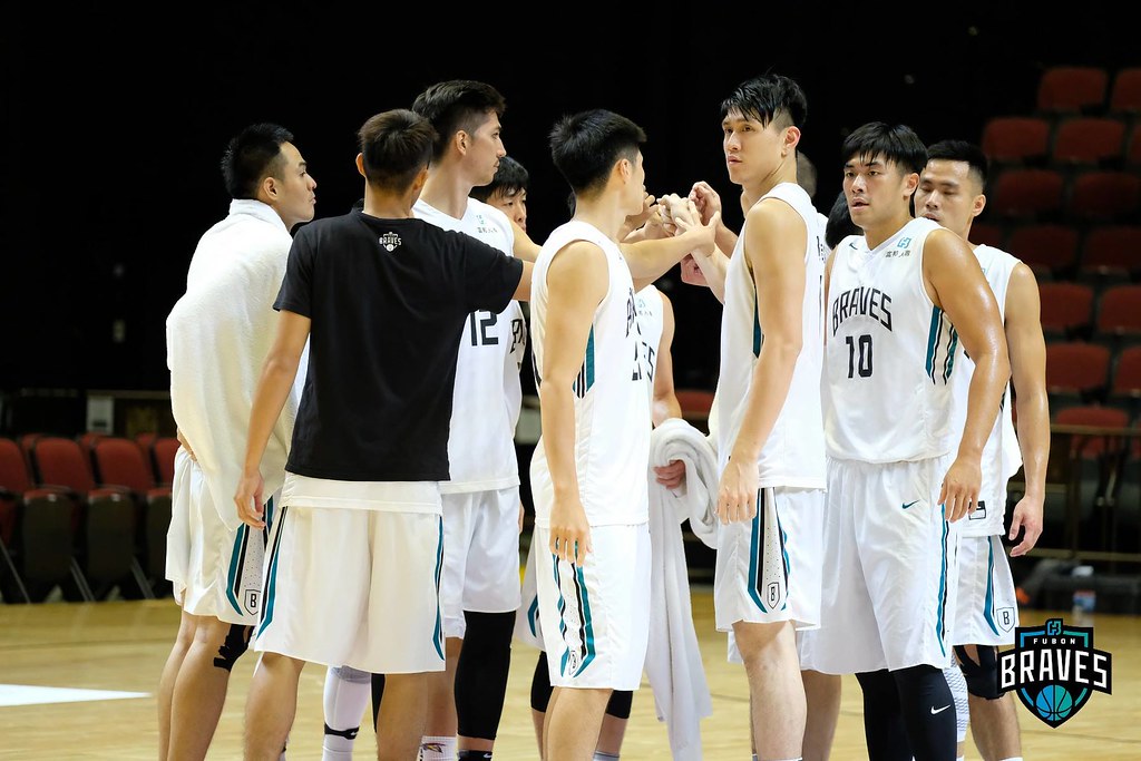 璞園、富邦3連敗　超級8提前出局