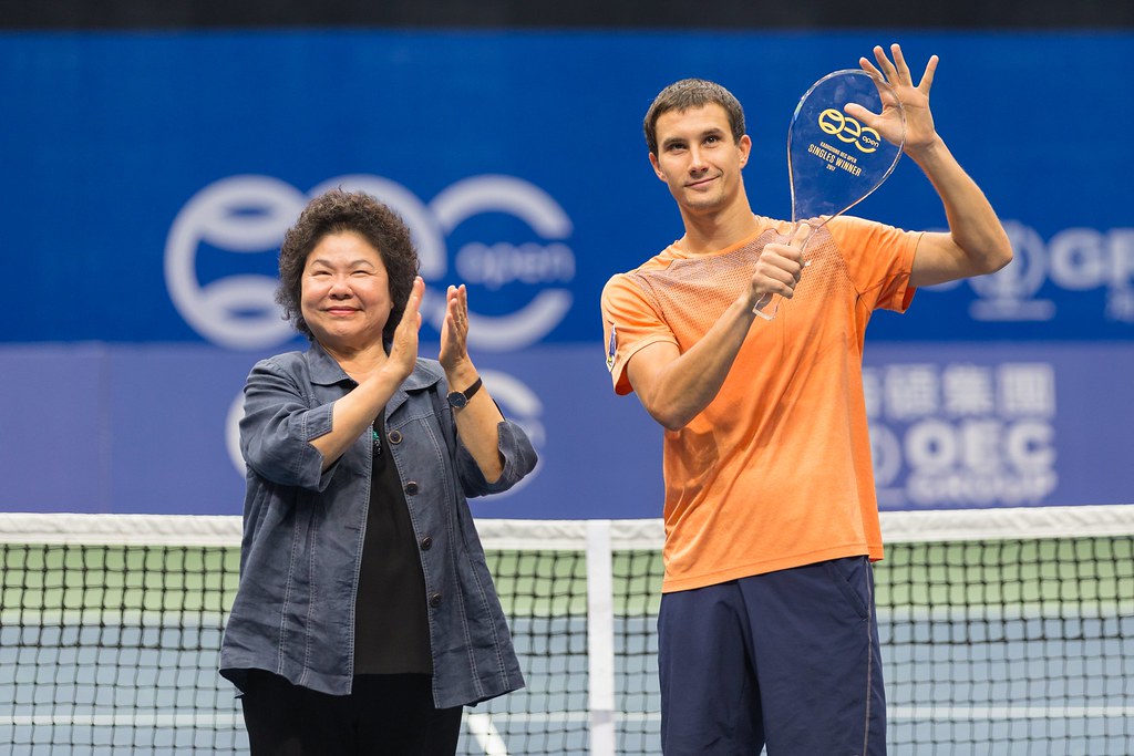 海碩盃決賽頂尖對決　酸菜兄弟、Federer殺手分奪冠