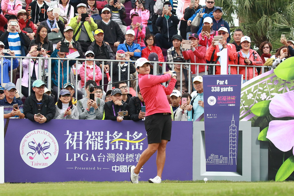 抓鳥獵鷹後吞雙柏忌　曾雅妮笑：被拍背了