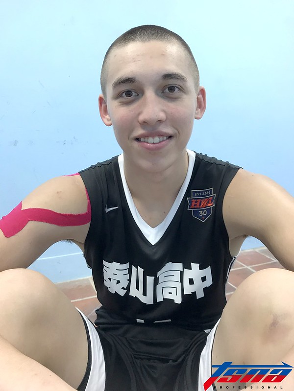 觀摩張鎮衙投籃動作　譚傑龍學習外線開火