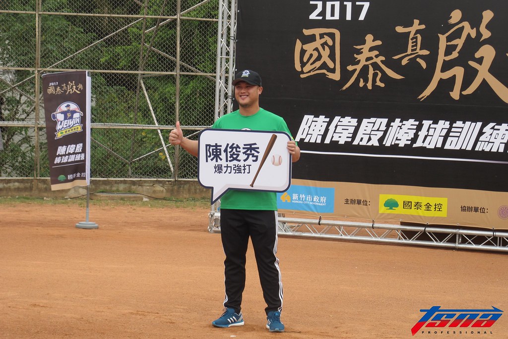 學員開心打球　陳俊秀憶起棒球初衷