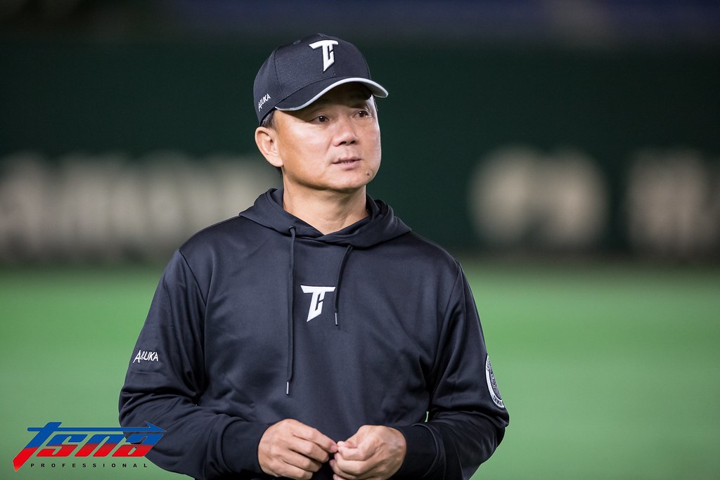 洪總帶隊看球　認為日韓實力伯仲之間