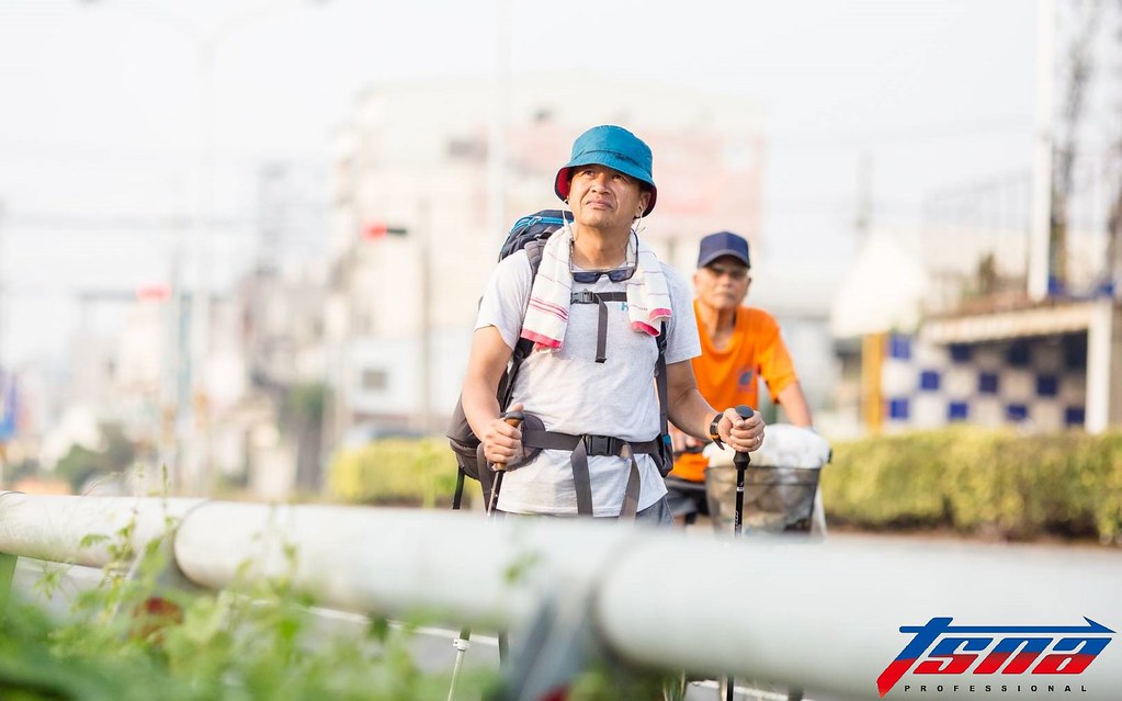 徒步環島第18天　曾公遇上徐生明盃少棒