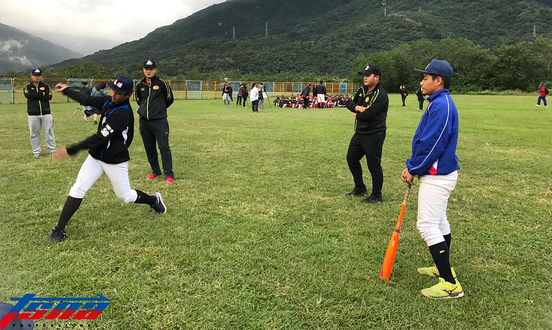 木訥鄭鎧文當講師　苦笑大嘆：說話好難