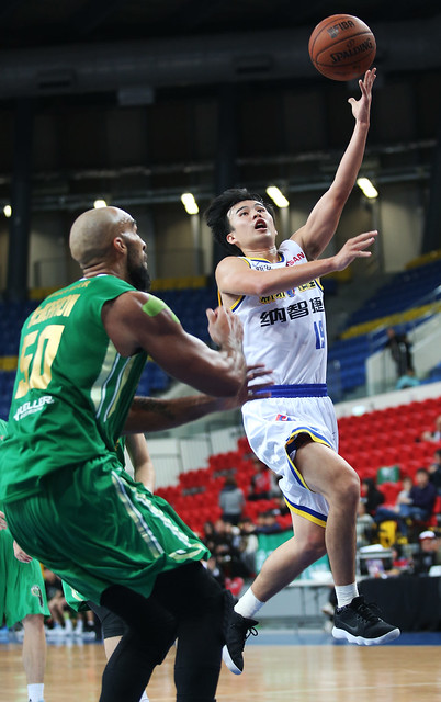 老闆娘親自指導　柯旻豪外線變準