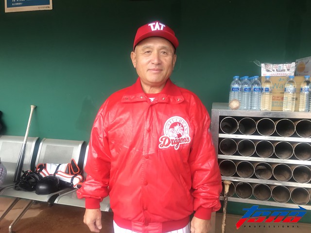 披20年風衣　蕭良吉任味全傳奇總教練