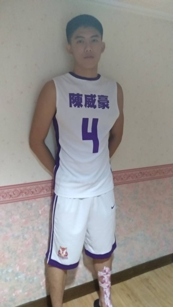 身高相差15公分　陳昱安穿隊友球衣奮戰