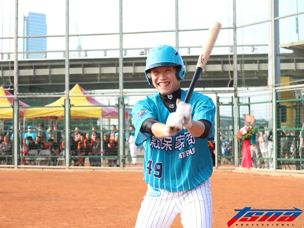王柏融姿勢難學　陳冠宇：他是天才