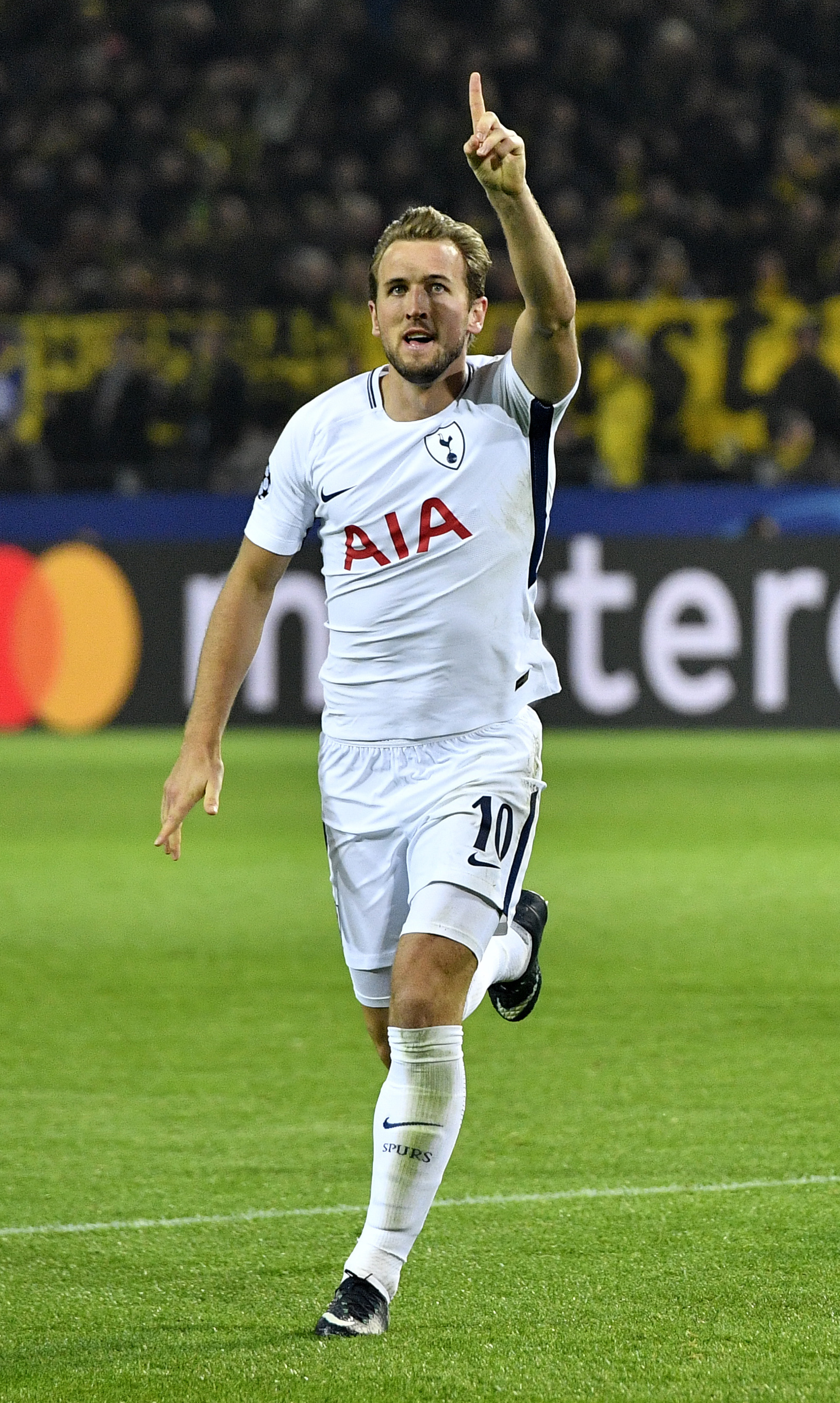 熱刺Kane演帽子戲法　追平英超進球紀錄