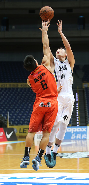 蘇奕晉球場過生日　笑稱：被陳冠全壓著打