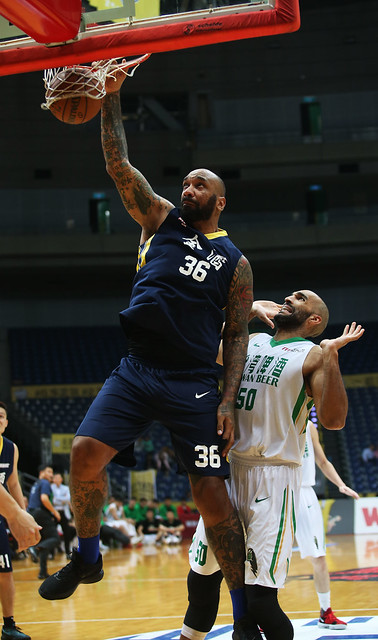 金酒「加菲貓」灌籃　教頭笑虧好可愛