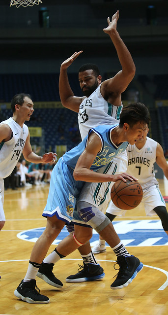 翁嘉鴻首先發就贏　教頭笑諾：持續到明年