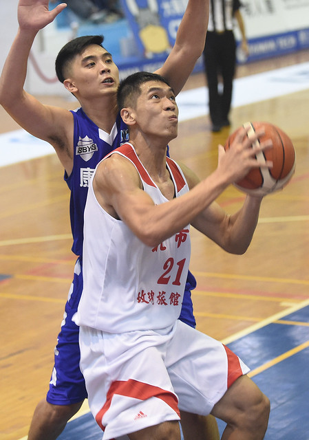 李其恩拋致勝球　北市大拉7連勝