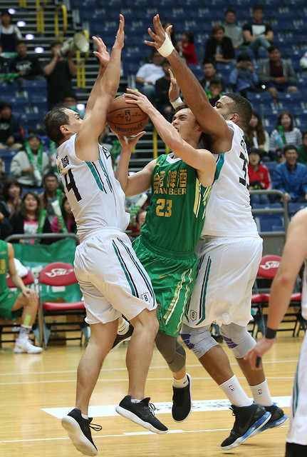 呂奇旻關鍵殺出　台啤退富邦止連敗