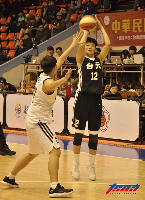 籃板狂勝對手27顆　台元開幕戰輕取台電