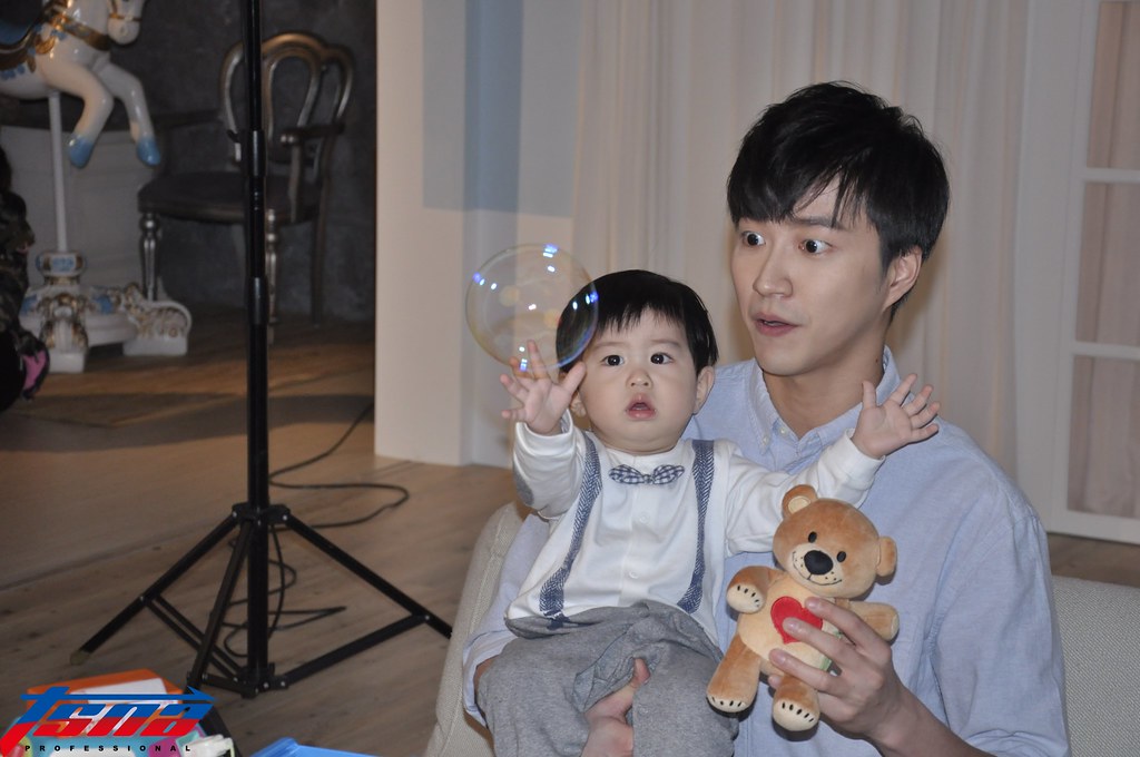 江宏傑陪小孩同樂展父愛　大方分享育女經