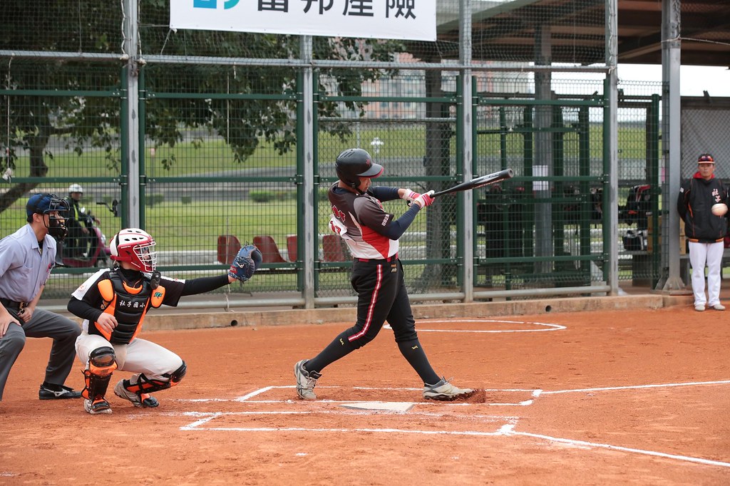 許翔鈞開轟　高市中正全勝晉級