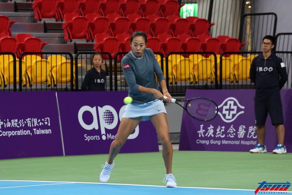 不適應中央球場　張帥首輪爆冷淘汰