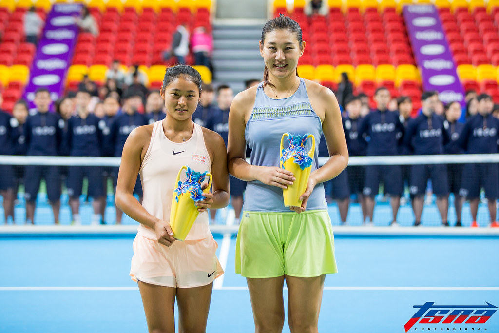 苦戰2盤搶七　中國組合女雙強勢封后