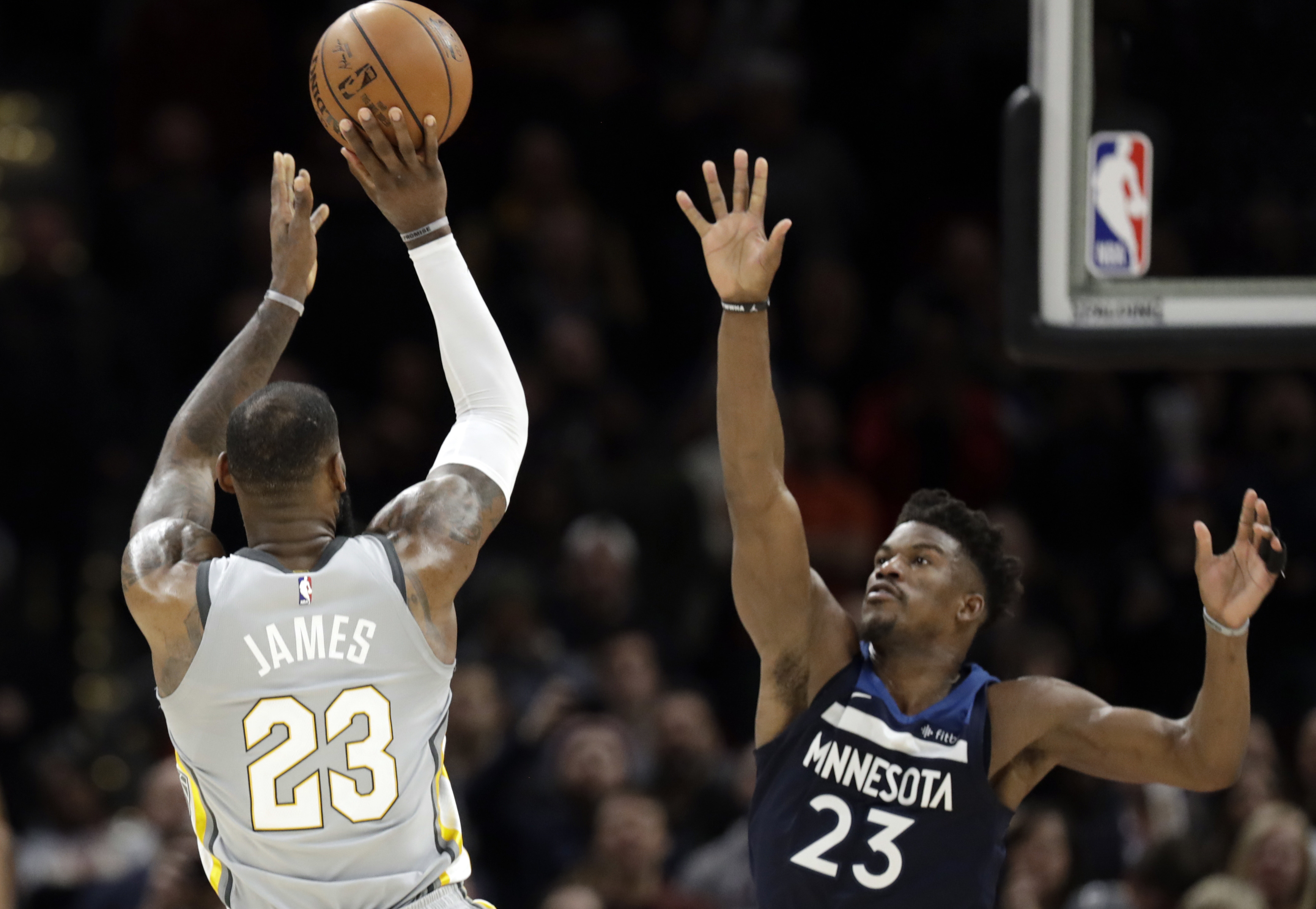 LeBron最後1秒絕殺　讚教練畫了好戰術