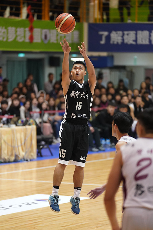 贏球吳松蔚要獻吻　義守笑收8強第3勝