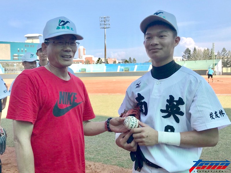 隊友間打擊提醒　南英蘇暐棖敲生涯首轟