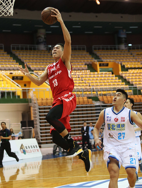 呂冠霆飆新高加碼秀扣籃　台銀止8連敗