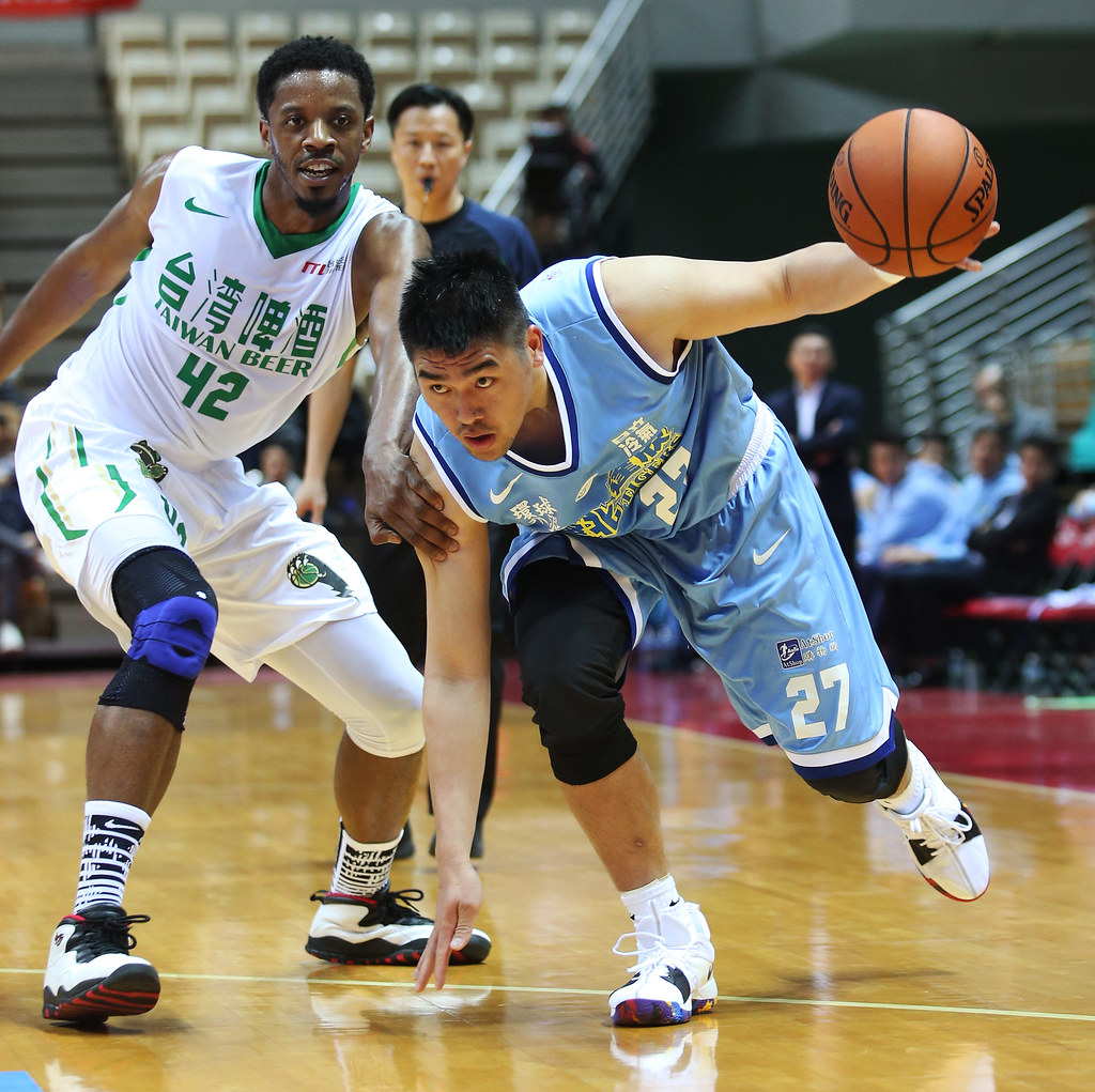 自嘲「娃娃兵」　黃鎮頂上林宜輝