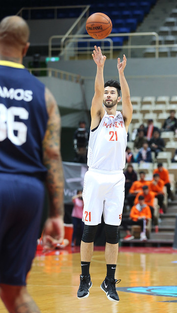 戴維斯掛免戰牌　簡浩飆生涯新高仍遭金酒灌醉