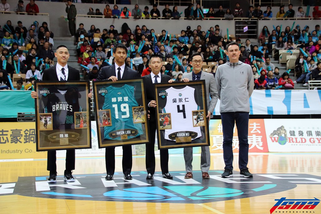 籃球博士作神秘嘉賓　富邦引退儀式盛大又暖心