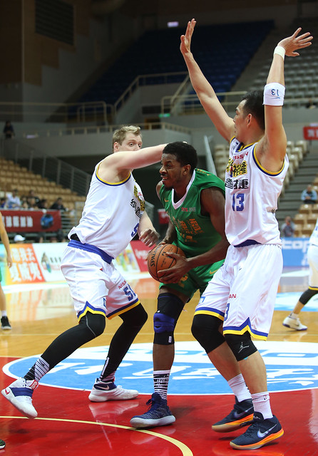 像打冠軍賽般緊張　裕隆主場週搶勝