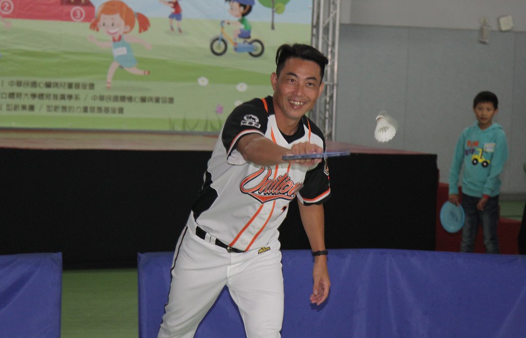 隊友一湧而上慶祝勝利　林岳平球員生涯最難忘