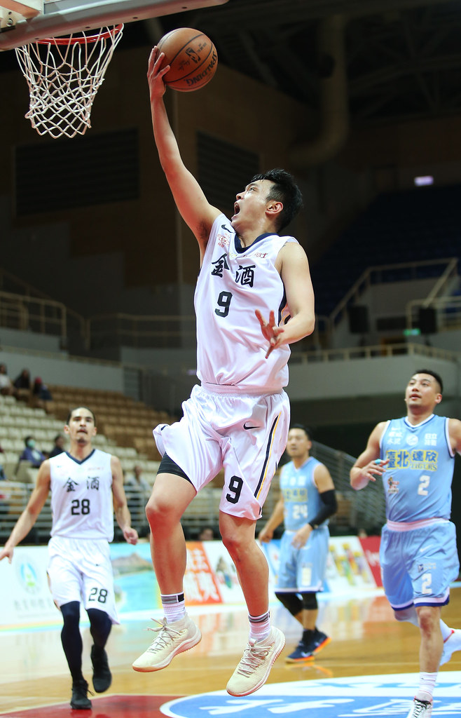 布拉遭驅逐出場　金酒趁隙坐4望3