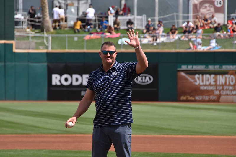 名人堂球員光臨春訓營　簽名拍照來者不拒