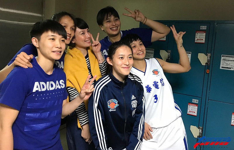 魏如萱現身WSBL　電信球員變身粉絲求合照