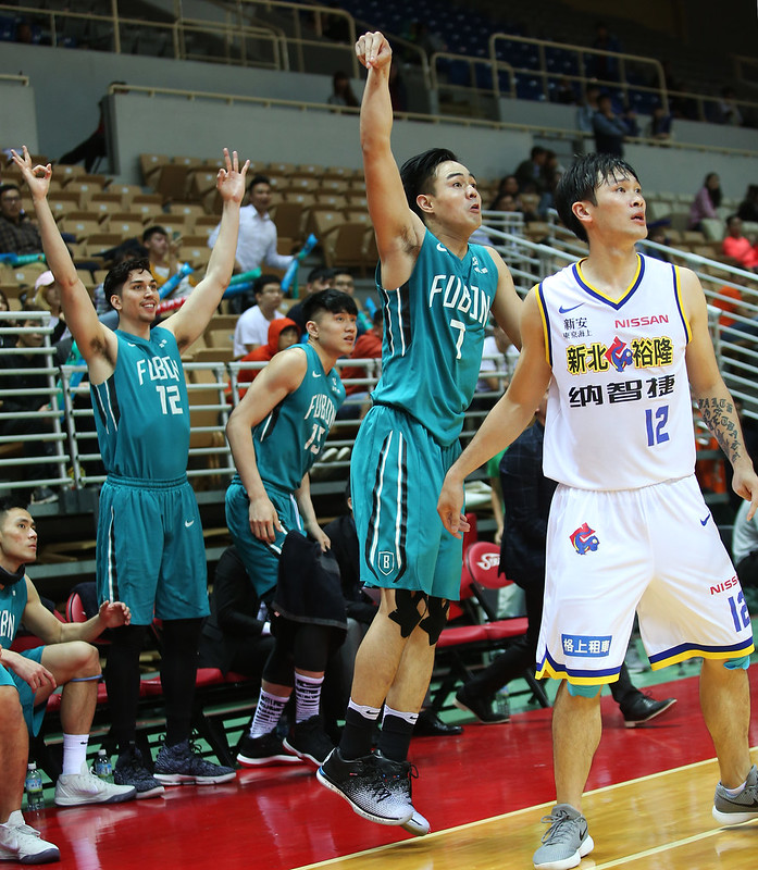 張伯維延長賽致勝3分　富邦3比0聽牌