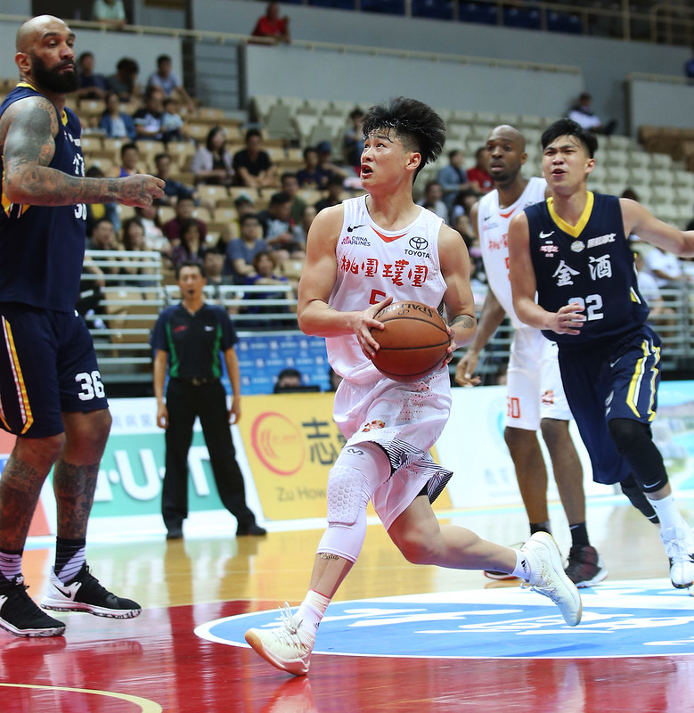 金酒手感欠佳　璞園先搶聽牌