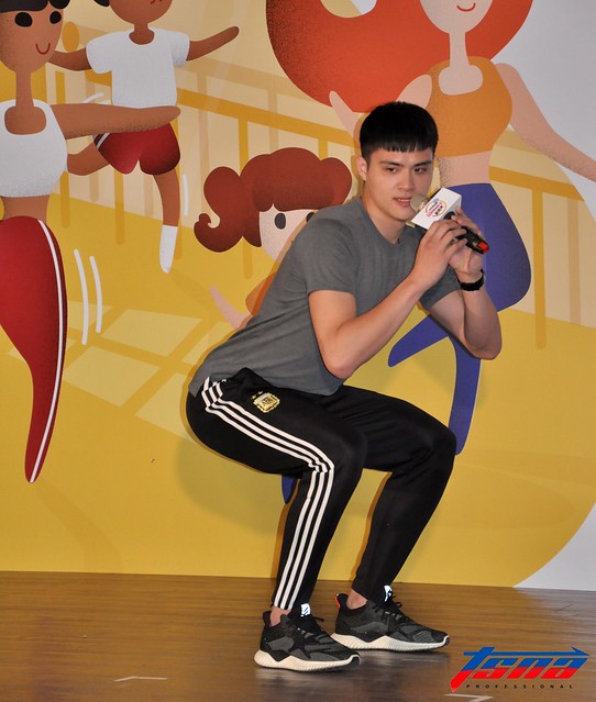 劉鴻杰深蹲教學　提倡女性運動重要性