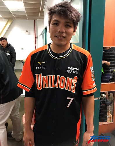 黃恩賜帶小孩游泳　意外獲得代打機會