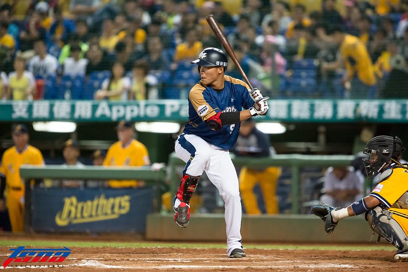 猿象相互砲擊　王柏融助猿驚險勝出