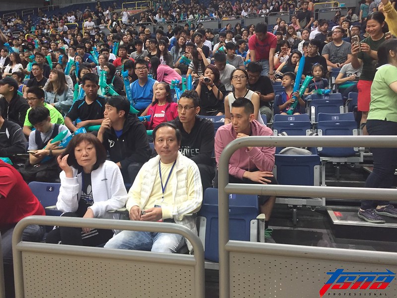 林書豪驚現高雄巨蛋　為弟冠軍戰加油